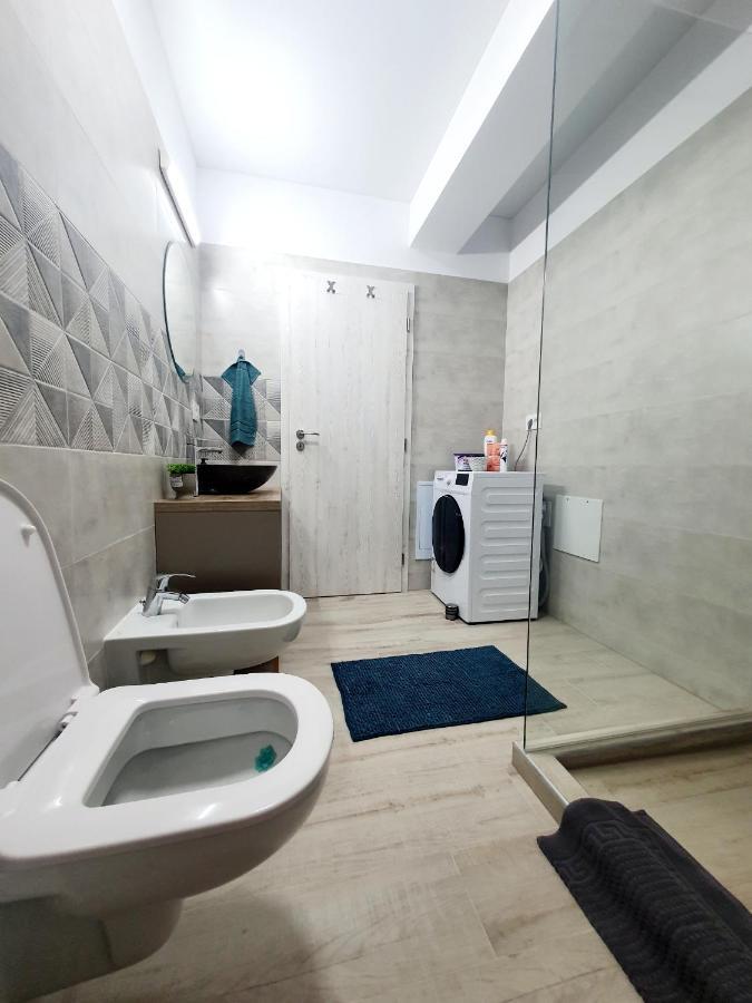 'Just Like Home' Apartment - With Private Parking Place Galaţi Exterior foto