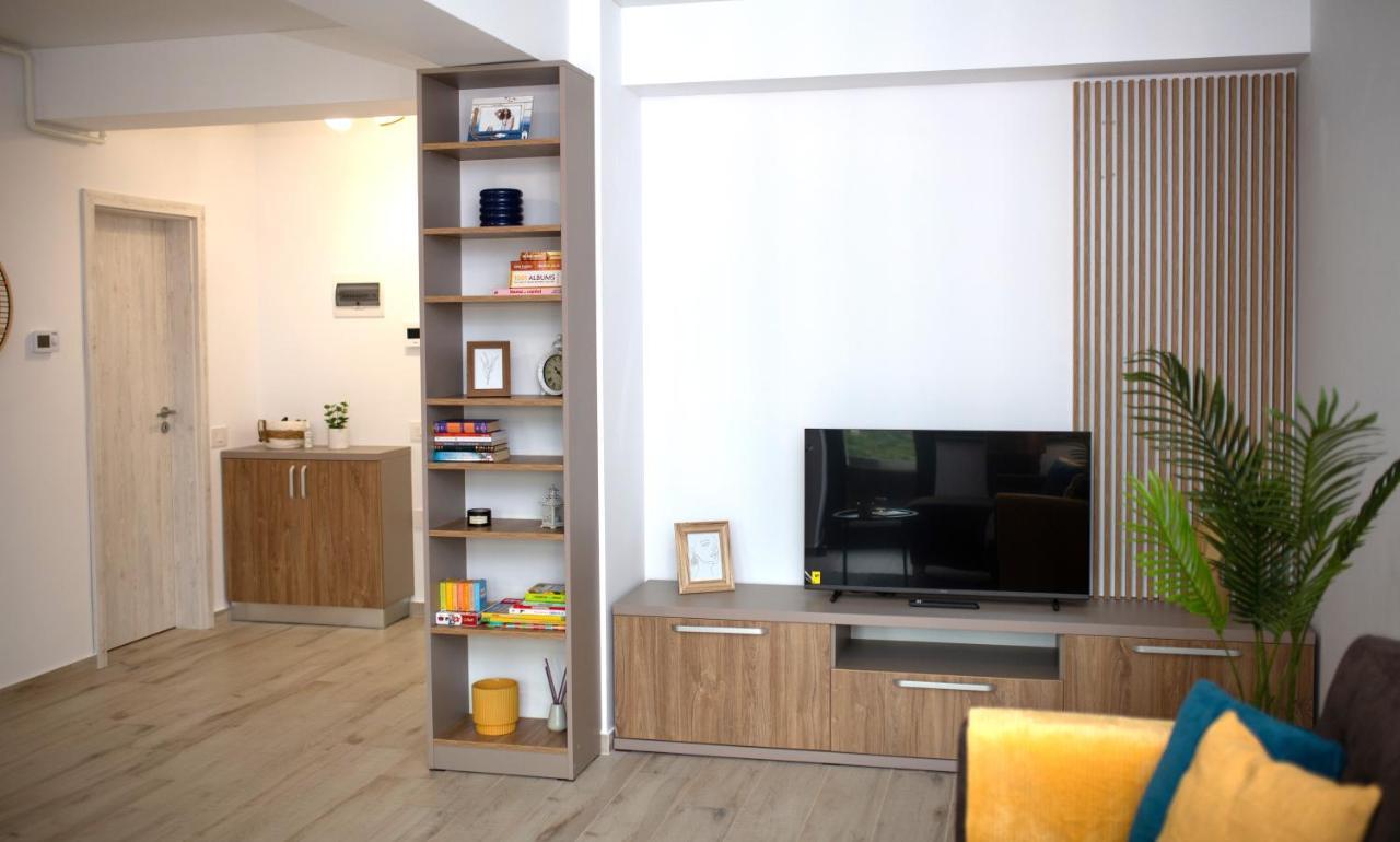 'Just Like Home' Apartment - With Private Parking Place Galaţi Exterior foto